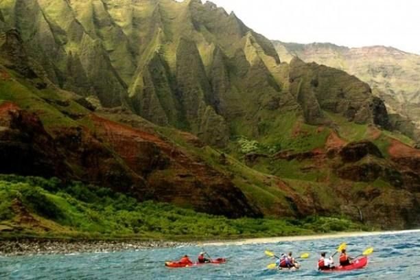 Calm summer conditions along the Na Pali Coast, Kauai